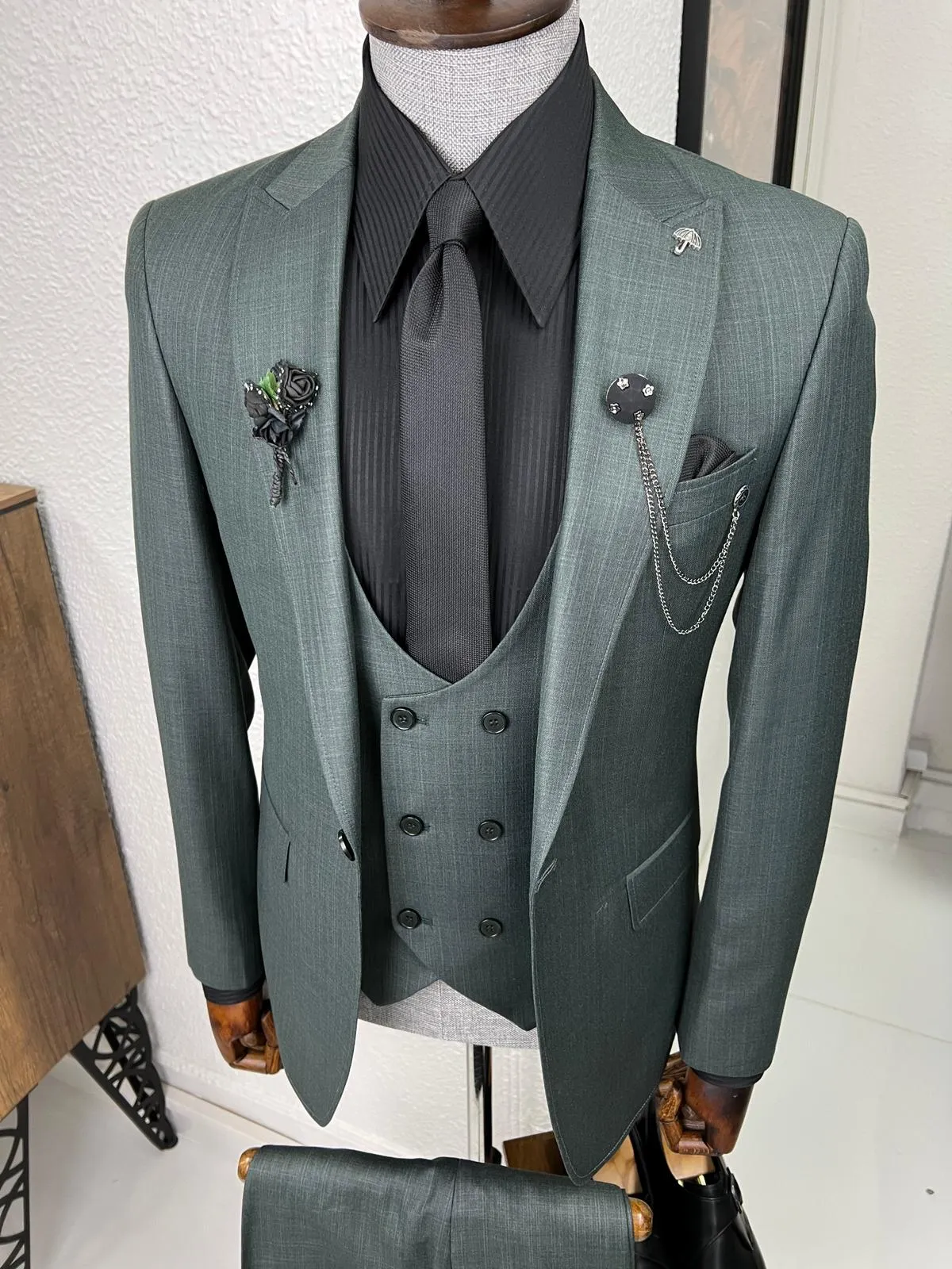 Bojoni Veneta Slim Fit High Quality Self-Patterned Green Woolen Suit