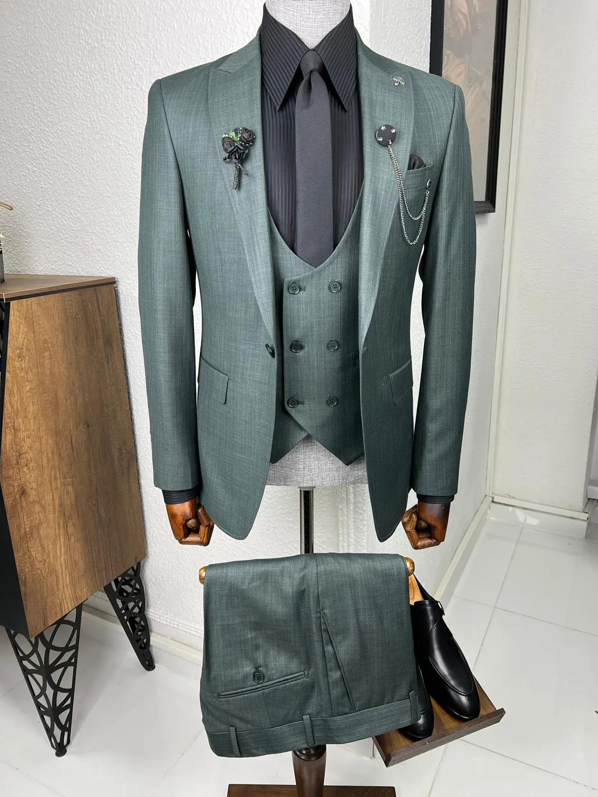 Bojoni Veneta Slim Fit High Quality Self-Patterned Green Woolen Suit