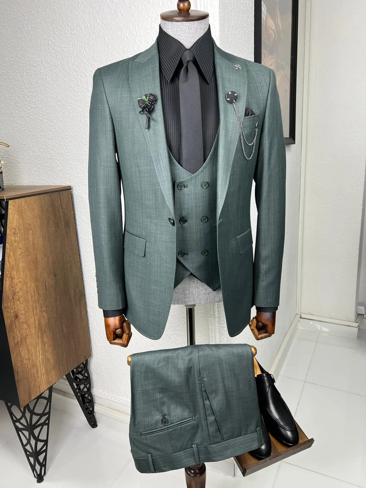 Bojoni Veneta Slim Fit High Quality Self-Patterned Green Woolen Suit