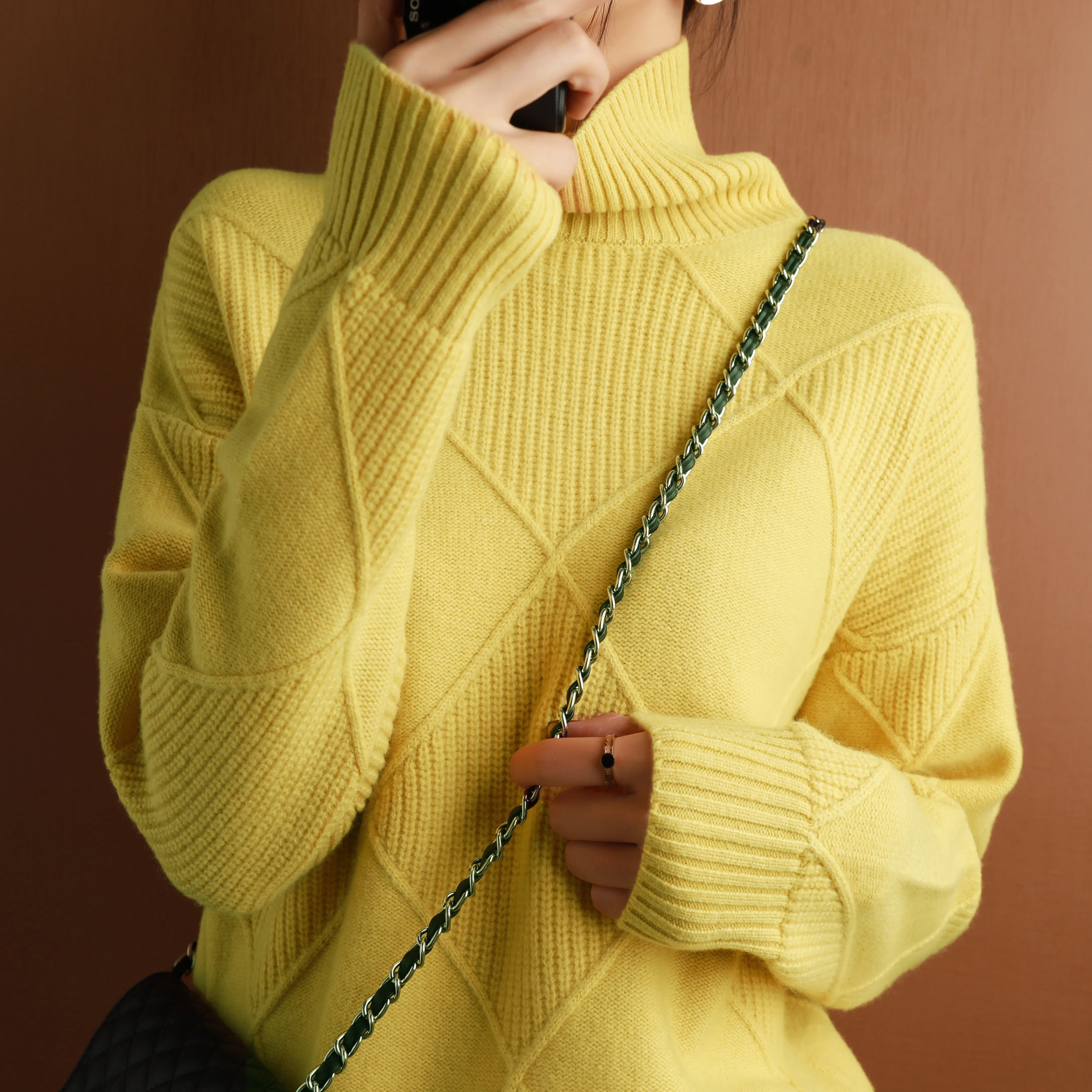 Cashmere Turtleneck Jumper in Solid Color Knit Style