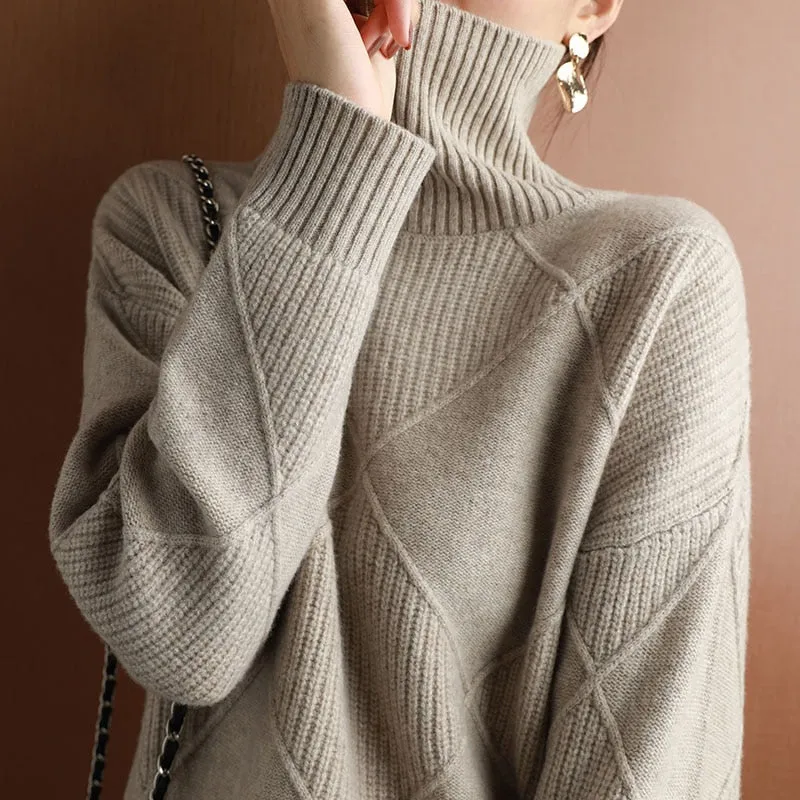 Cashmere Turtleneck Jumper in Solid Color Knit Style