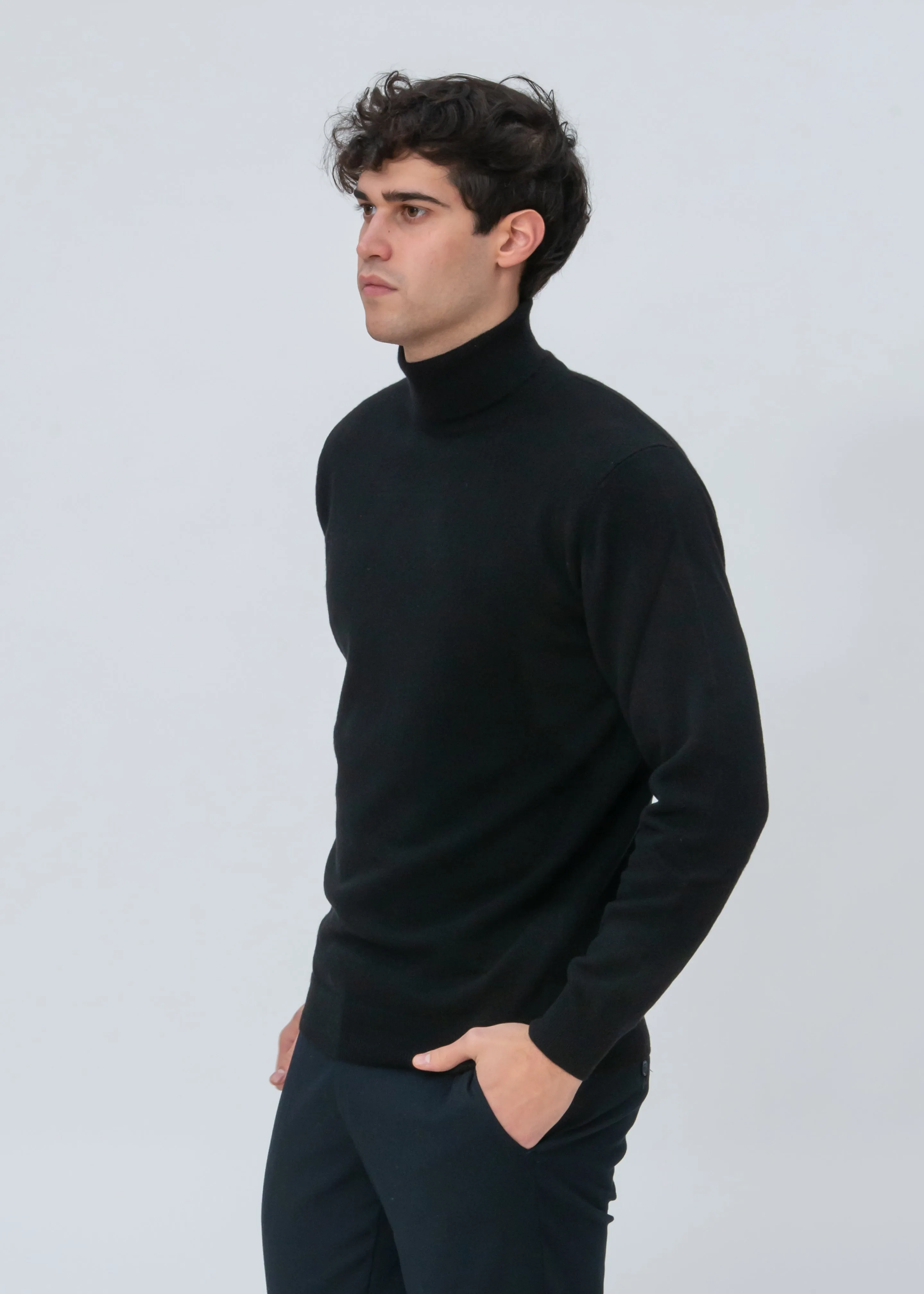 CLASSIC CASHMERE TURTLENECK SWEATER