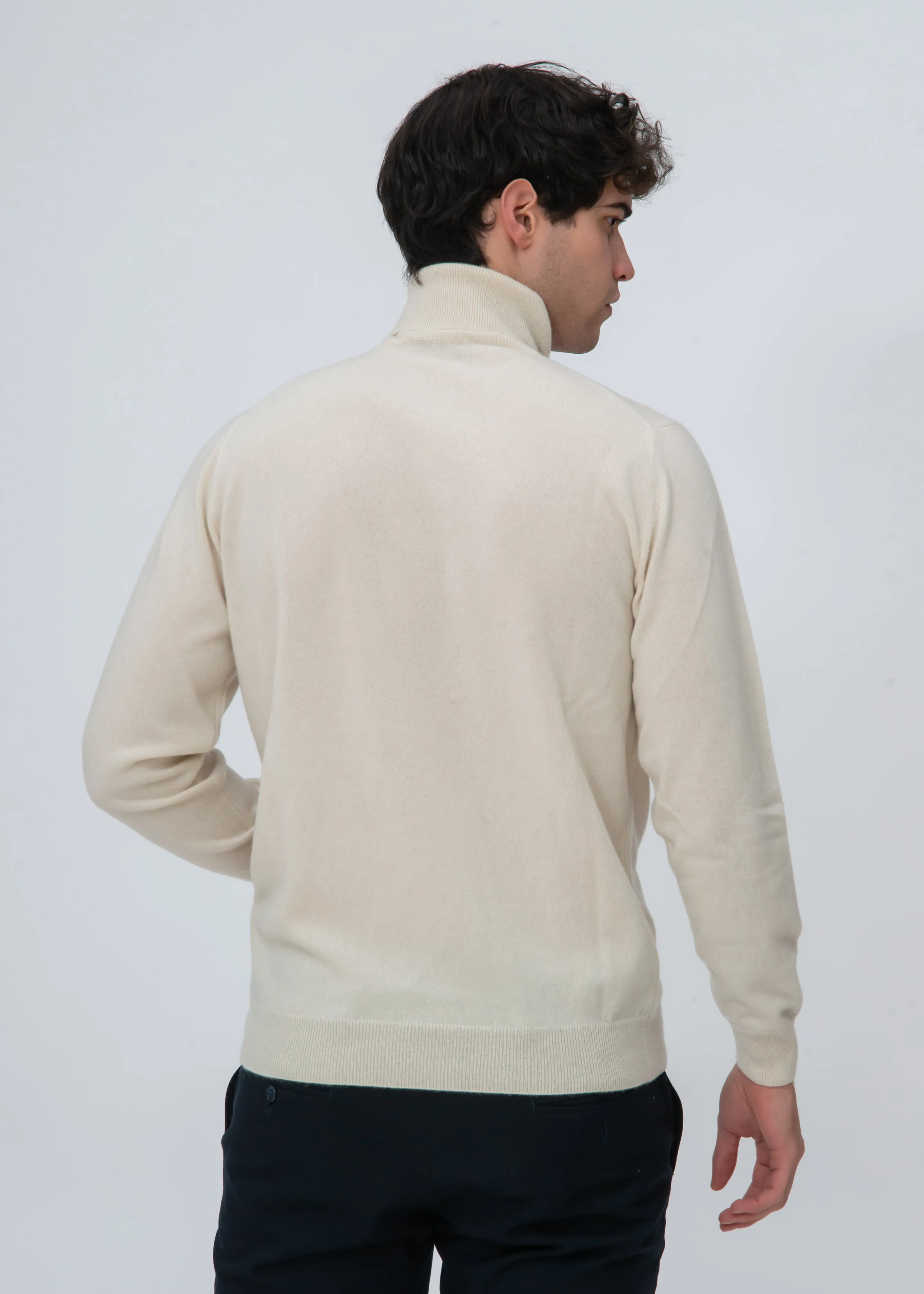 CLASSIC CASHMERE TURTLENECK SWEATER