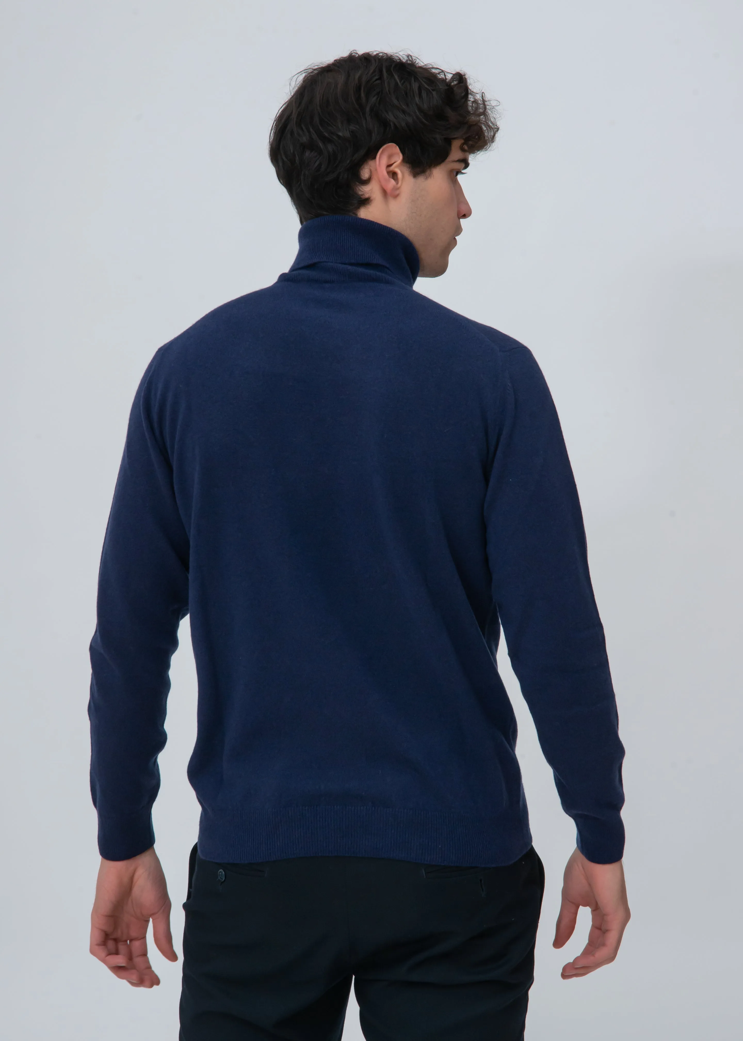 CLASSIC CASHMERE TURTLENECK SWEATER