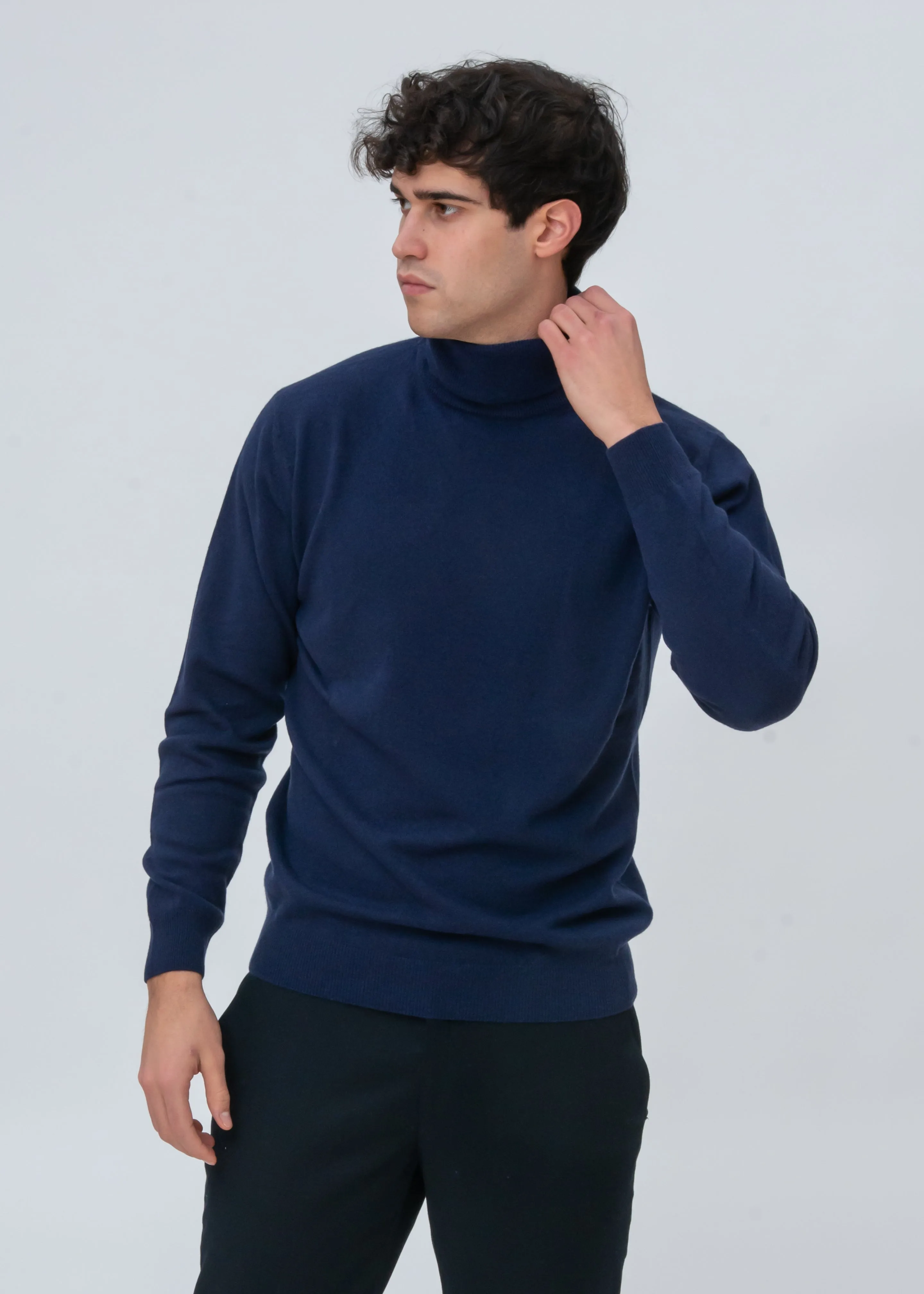 CLASSIC CASHMERE TURTLENECK SWEATER