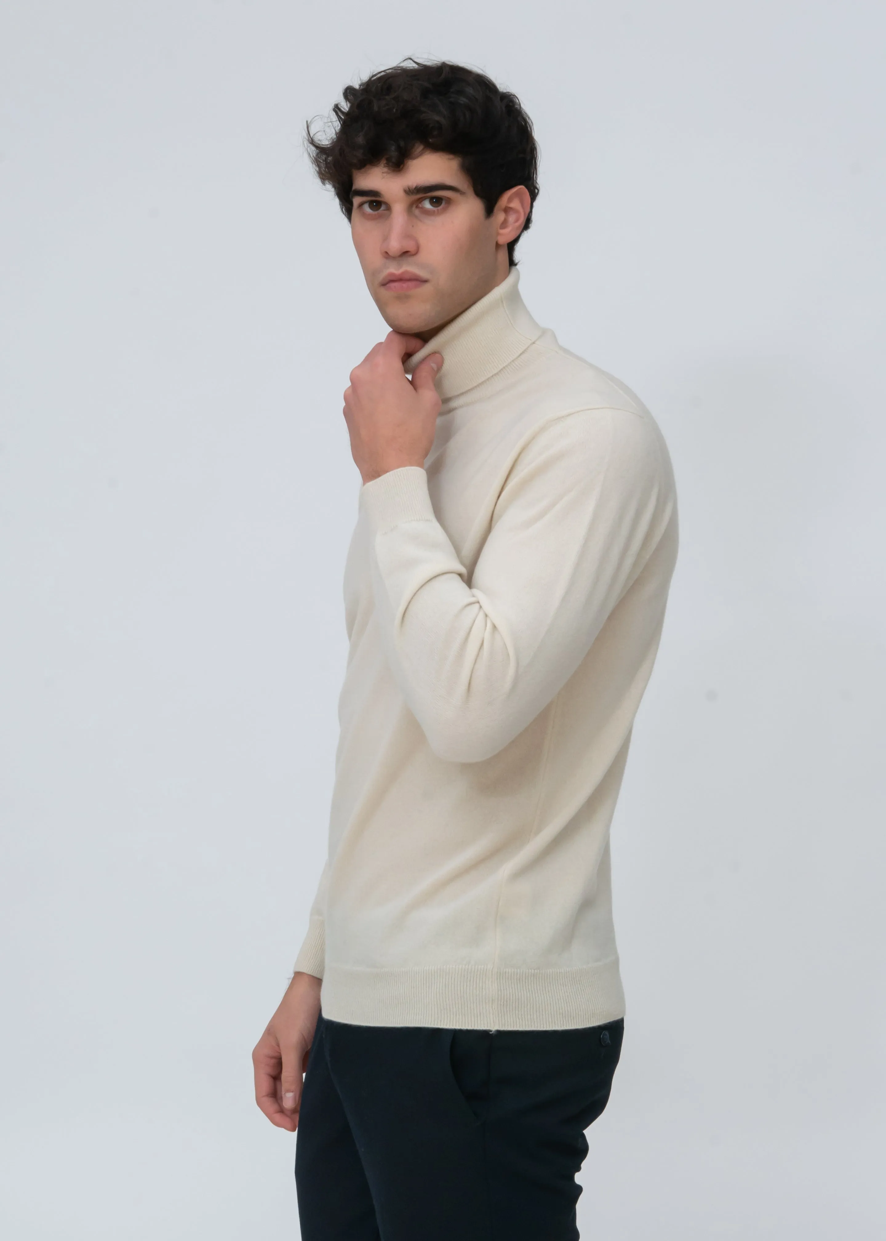 CLASSIC CASHMERE TURTLENECK SWEATER