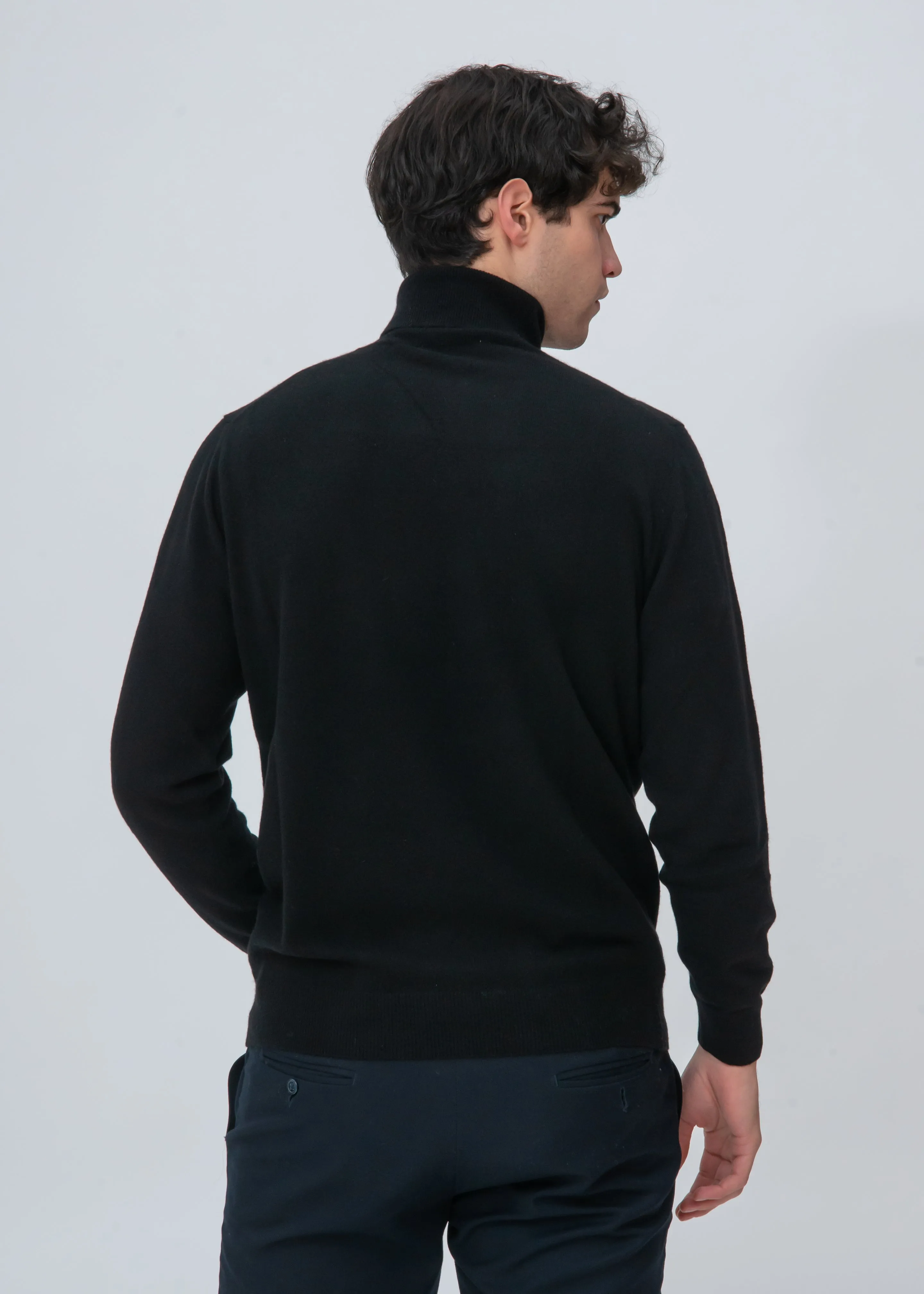 CLASSIC CASHMERE TURTLENECK SWEATER