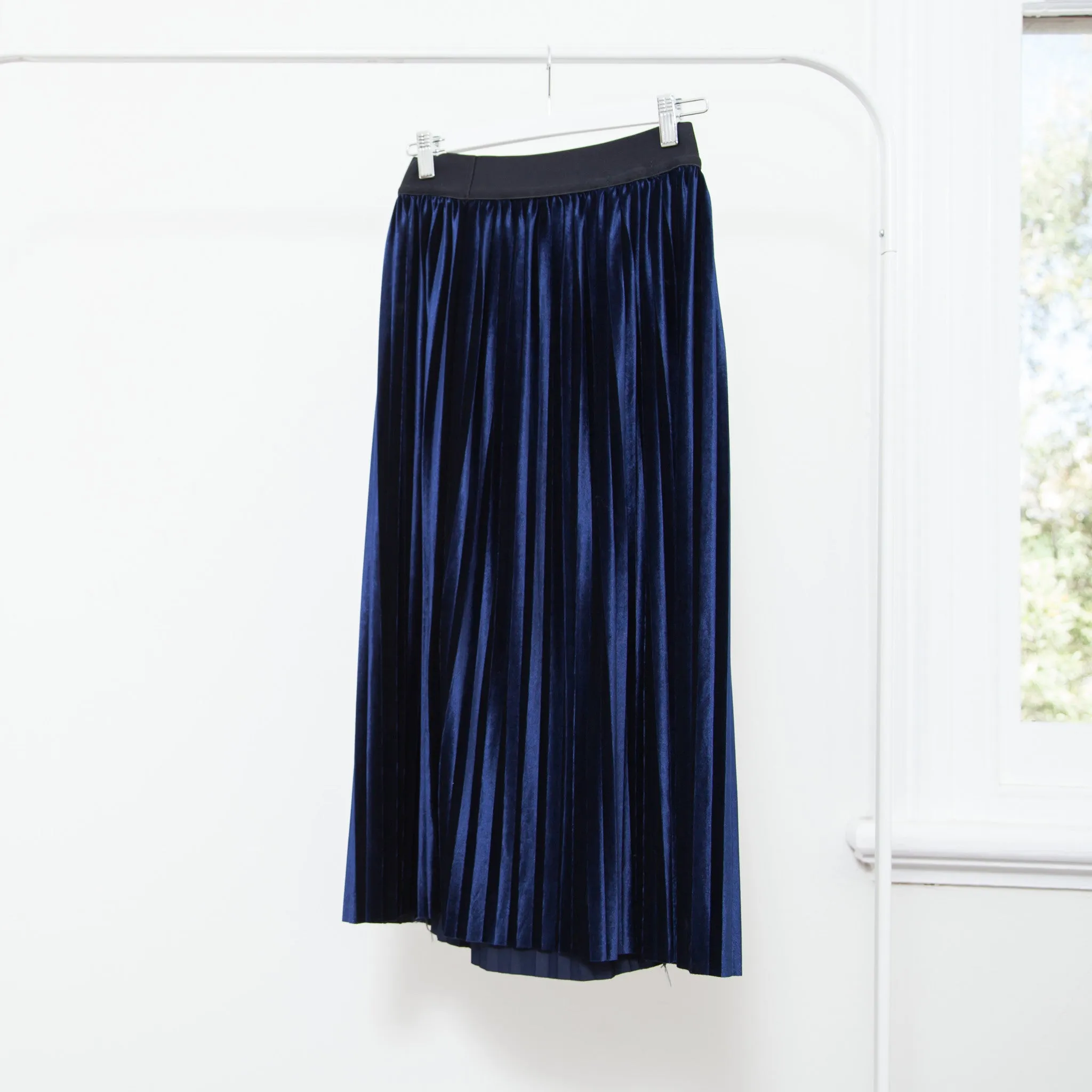 JOEY VELVET PLEATED SKIRT- NAVY