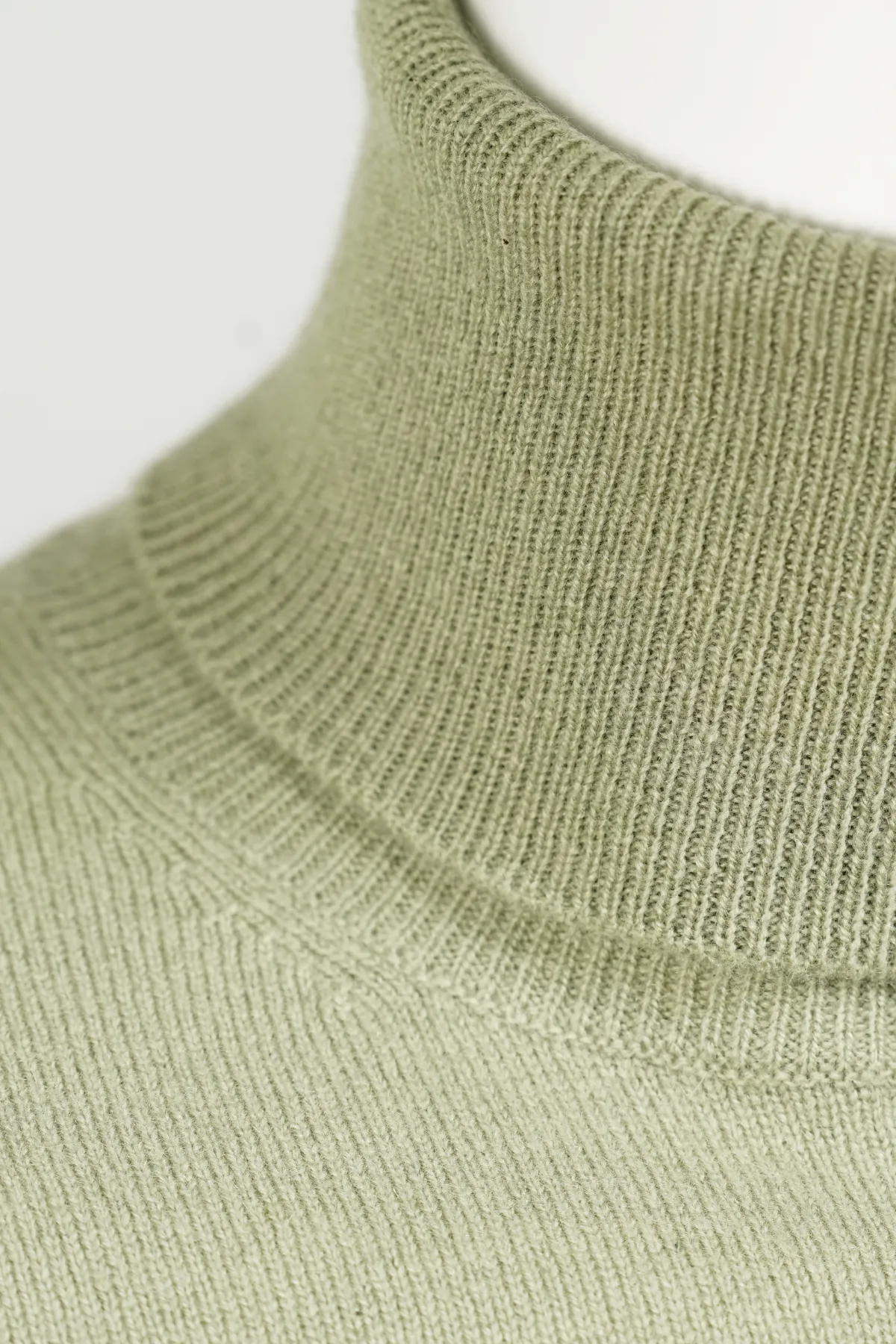 Tight Knit Cashmere Turtleneck