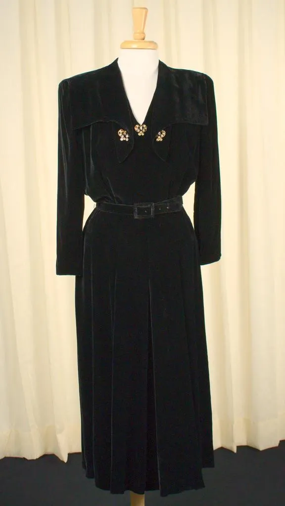 Vintage 1940s Black Velvet Collar Dress